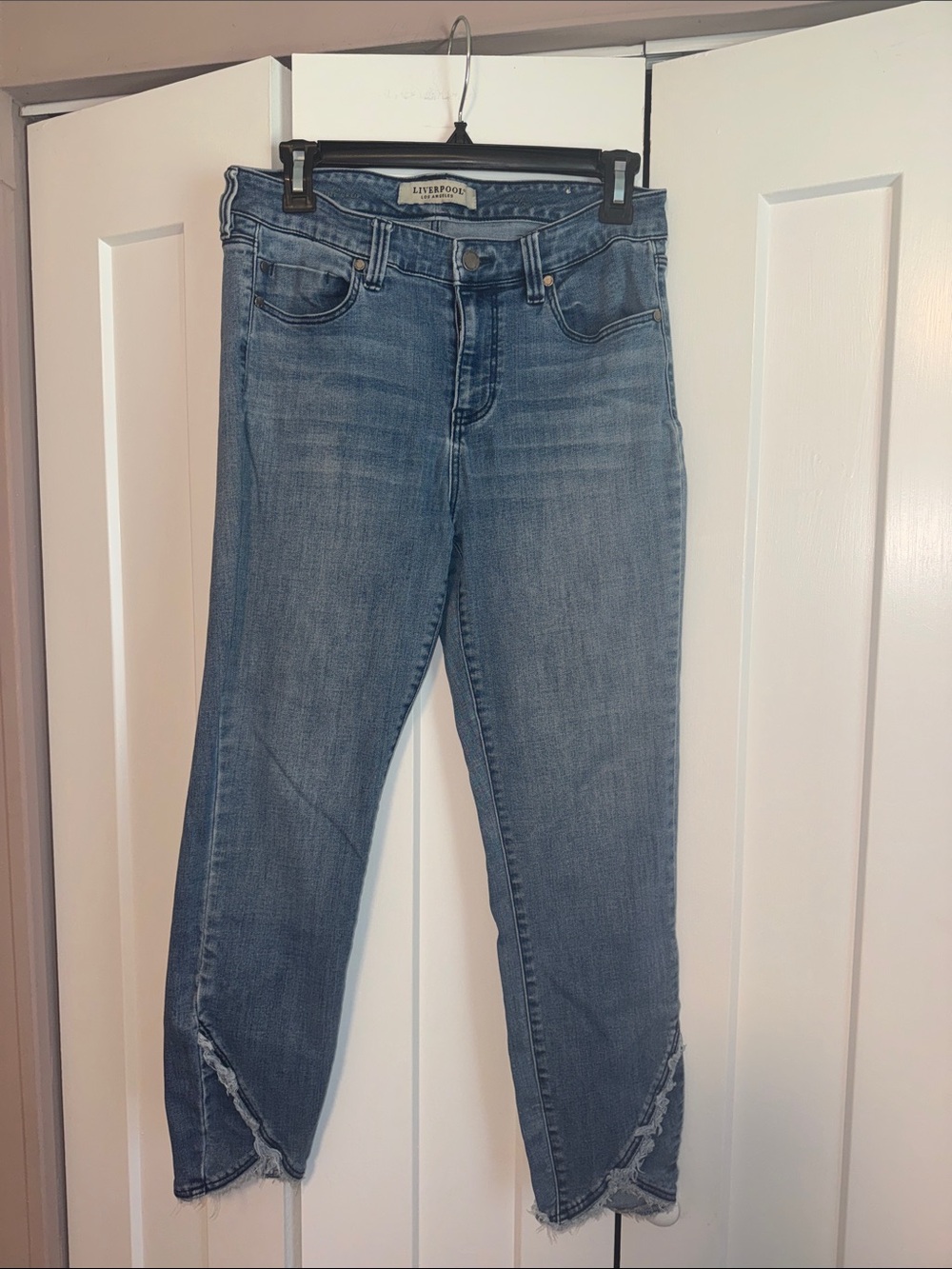 Liverpool Los Angeles Abby Tulip Hem Cropped Ankle Jeans Size 8 / 29